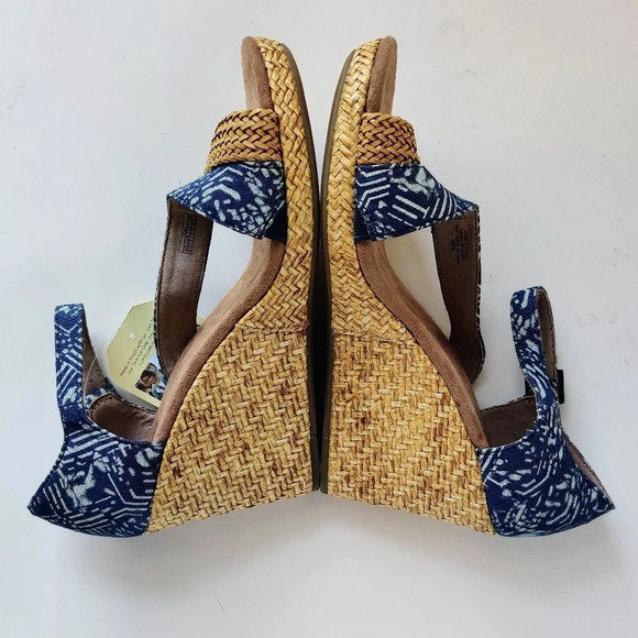 TOMS Clarissa Sandals 9.5 Blue Batik Textile Wrapped Wedge - Picture 6 of 16